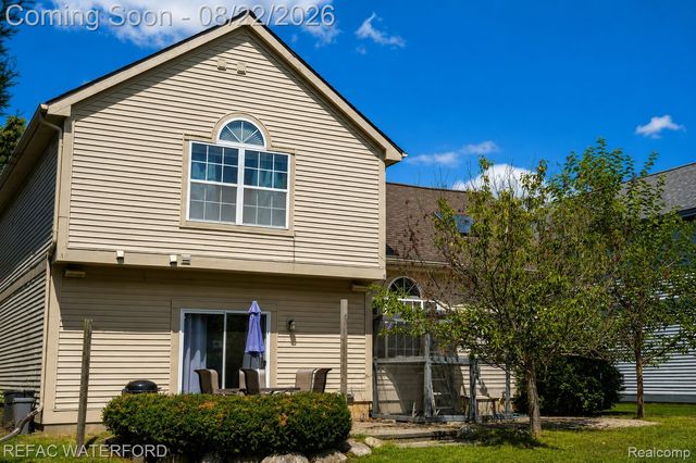 6473 Lake Meadow Drive, Waterford Charter Township, MI 48327