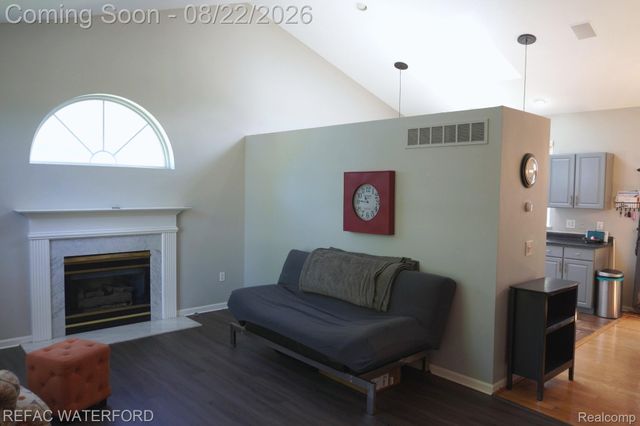 6473 Lake Meadow Drive, Waterford Charter Township, MI 48327