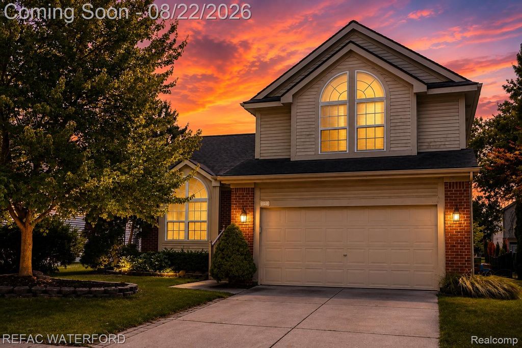6473 Lake Meadow Drive, Waterford Charter Township, MI 48327