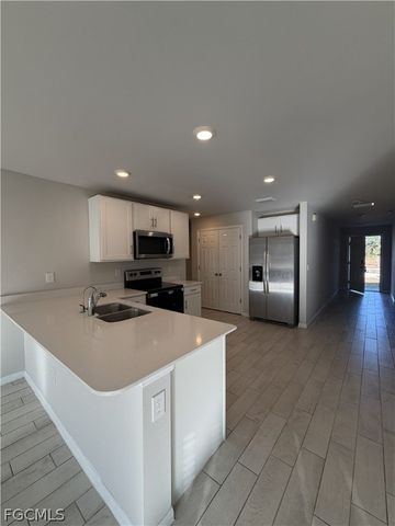 636 Wilmington PKWY, Cape Coral, FL 33993