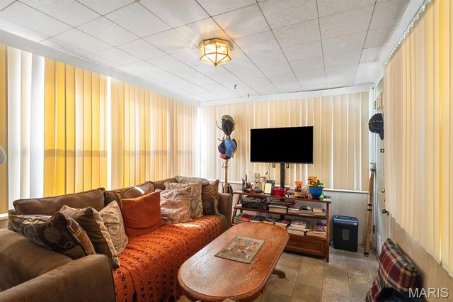 1231 Hornsby Avenue, St Louis, MO 63147