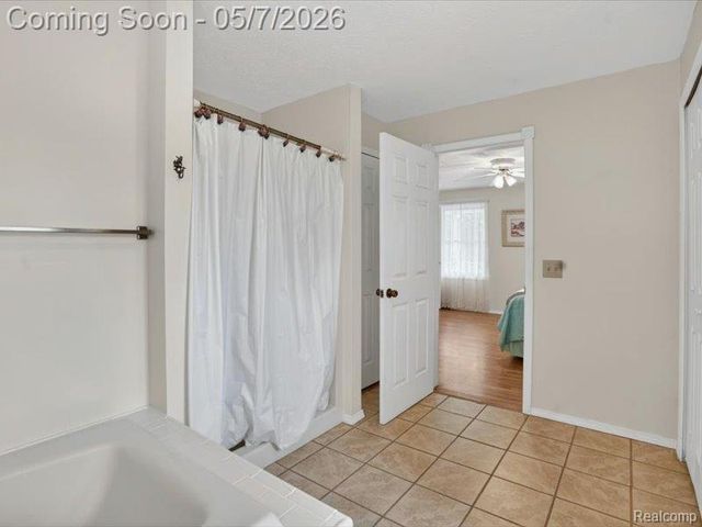 5081 Vines Road, Howell, MI 48843