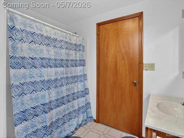 5081 Vines Road, Howell, MI 48843