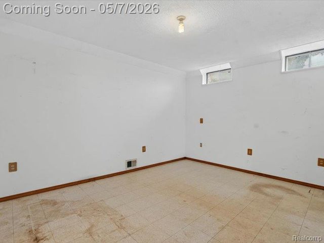 5081 Vines Road, Howell, MI 48843
