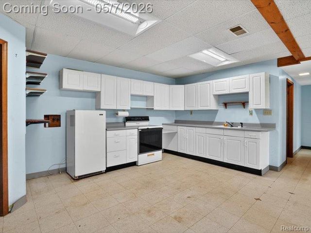 5081 Vines Road, Howell, MI 48843