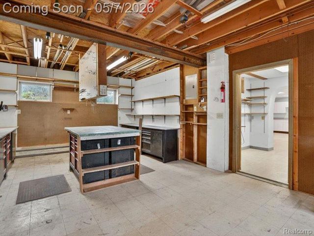 5081 Vines Road, Howell, MI 48843
