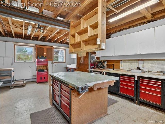 5081 Vines Road, Howell, MI 48843