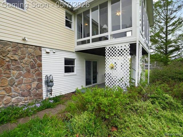 5081 Vines Road, Howell, MI 48843