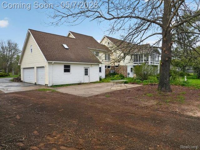 5081 Vines Road, Howell, MI 48843