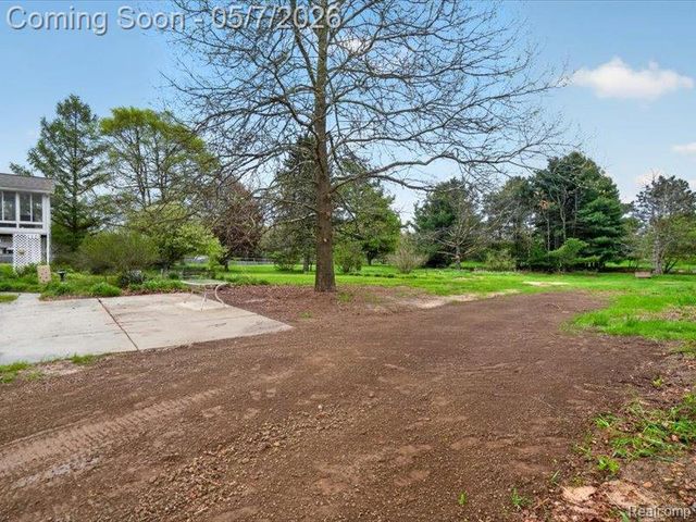 5081 Vines Road, Howell, MI 48843