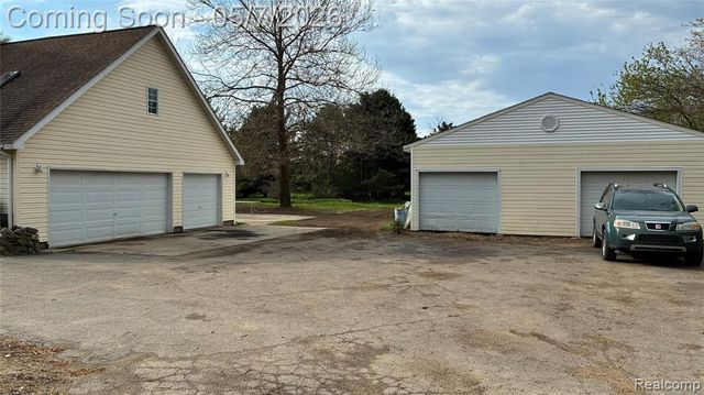 5081 Vines Road, Howell, MI 48843