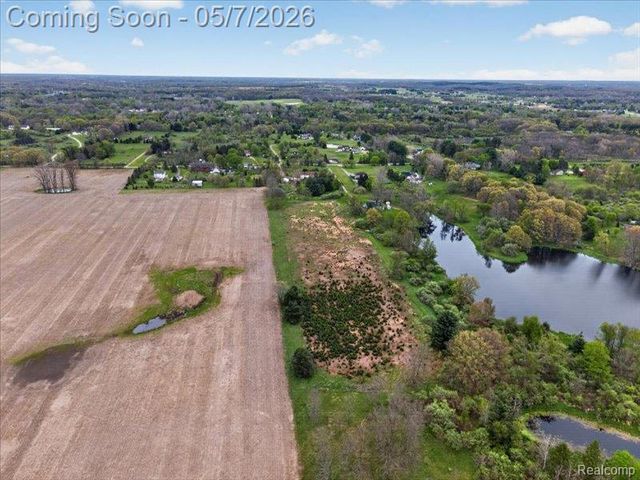 5081 Vines Road, Howell, MI 48843