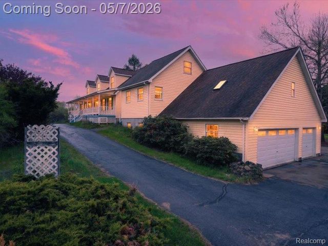 5081 Vines Road, Howell, MI 48843