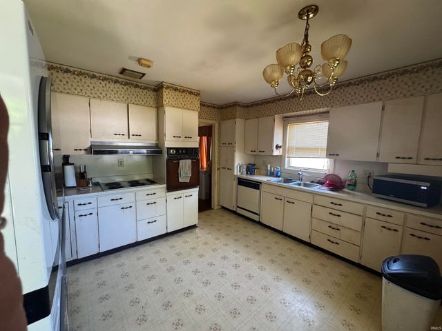 401 W Sycamore Street, Boonville, IN 47601