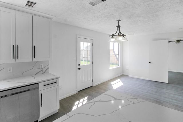 511 Chaseway Drive, Missouri City, TX 77489