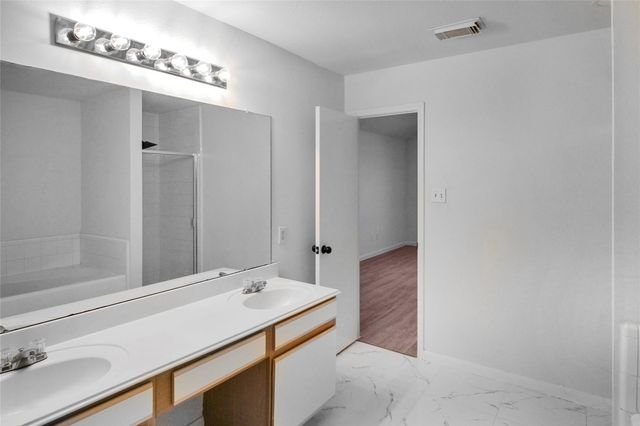 511 Chaseway Drive, Missouri City, TX 77489