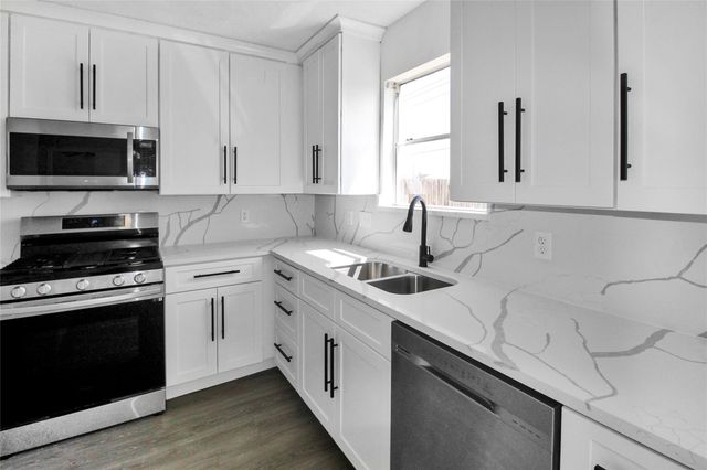 511 Chaseway Drive, Missouri City, TX 77489