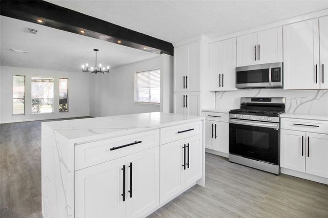 511 Chaseway Drive, Missouri City, TX 77489