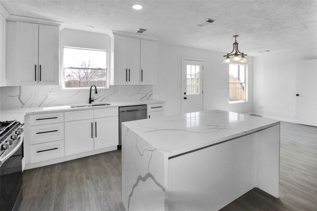 511 Chaseway Drive, Missouri City, TX 77489