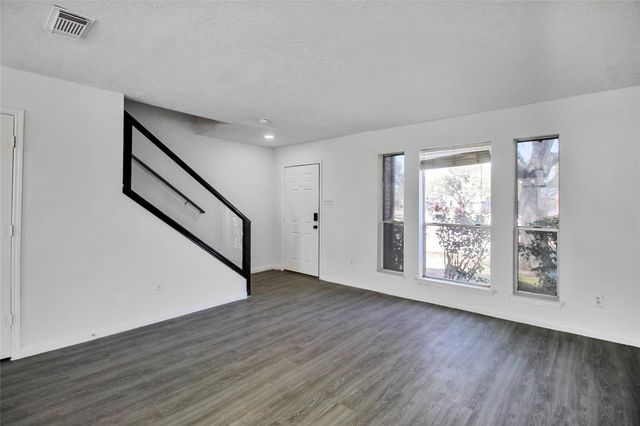 511 Chaseway Drive, Missouri City, TX 77489