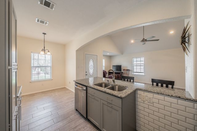 906 N Wilhite Street, Cleburne, TX 76031