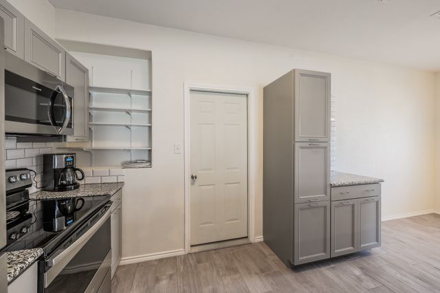 906 N Wilhite Street, Cleburne, TX 76031