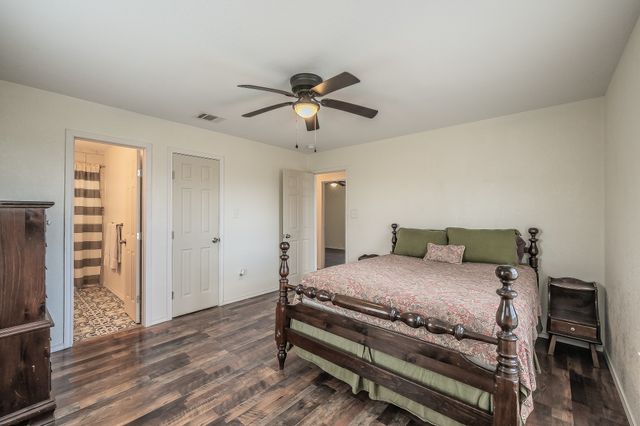 906 N Wilhite Street, Cleburne, TX 76031