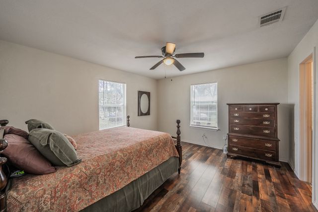 906 N Wilhite Street, Cleburne, TX 76031