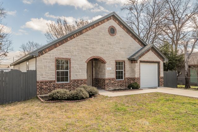 906 N Wilhite Street, Cleburne, TX 76031