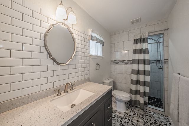 906 N Wilhite Street, Cleburne, TX 76031