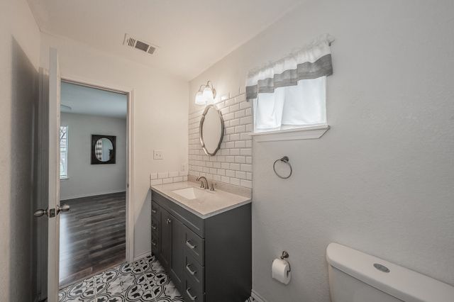 906 N Wilhite Street, Cleburne, TX 76031