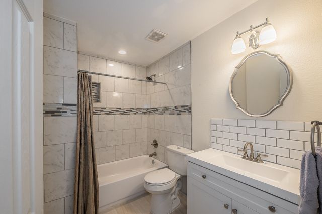 906 N Wilhite Street, Cleburne, TX 76031