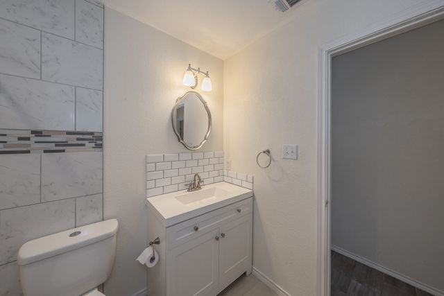 906 N Wilhite Street, Cleburne, TX 76031