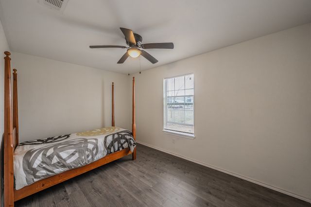 906 N Wilhite Street, Cleburne, TX 76031