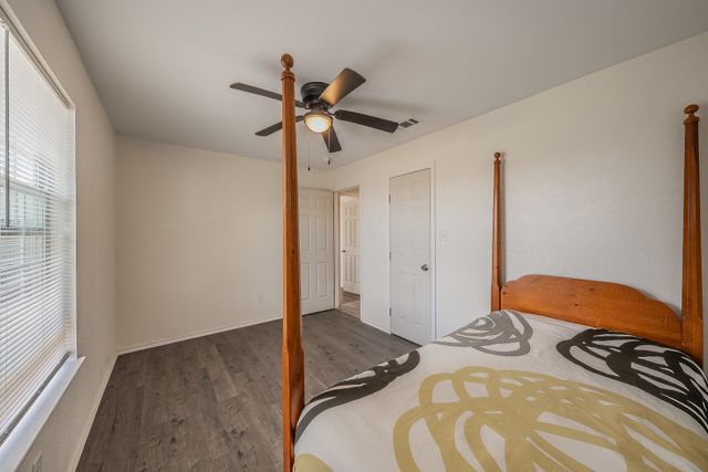 906 N Wilhite Street, Cleburne, TX 76031