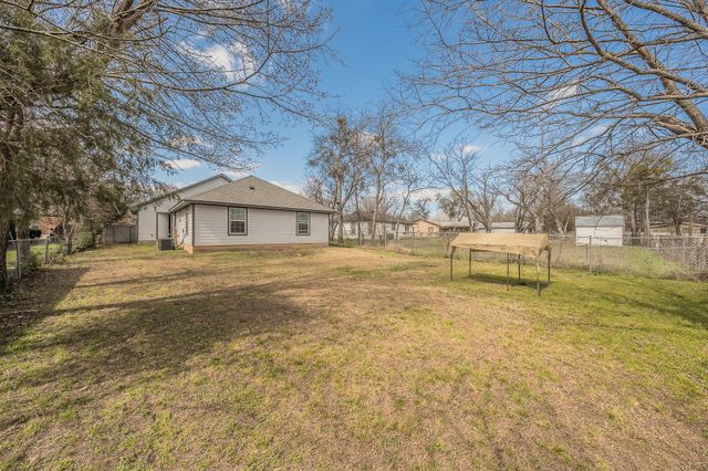 906 N Wilhite Street, Cleburne, TX 76031