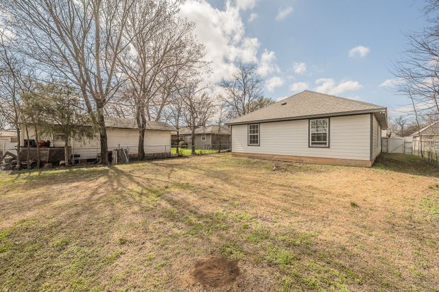 906 N Wilhite Street, Cleburne, TX 76031