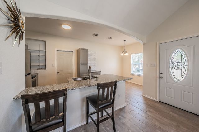 906 N Wilhite Street, Cleburne, TX 76031