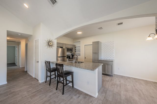 906 N Wilhite Street, Cleburne, TX 76031