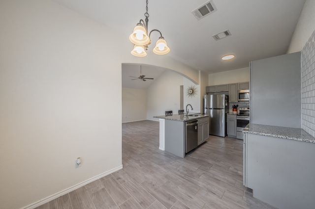 906 N Wilhite Street, Cleburne, TX 76031