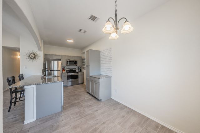 906 N Wilhite Street, Cleburne, TX 76031