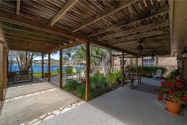 7613 Dijon Lake Dr, Corpus Christi, TX 78413