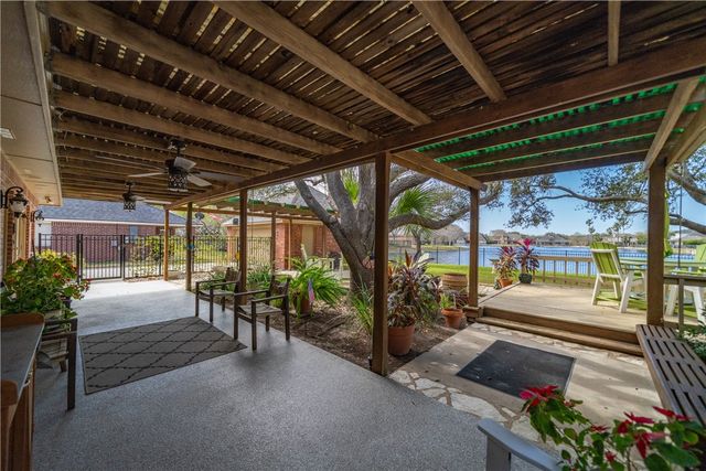 7613 Dijon Lake Dr, Corpus Christi, TX 78413