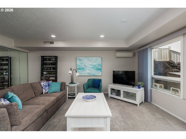 5725 EL MAR Ave, Lincoln City, OR 97367