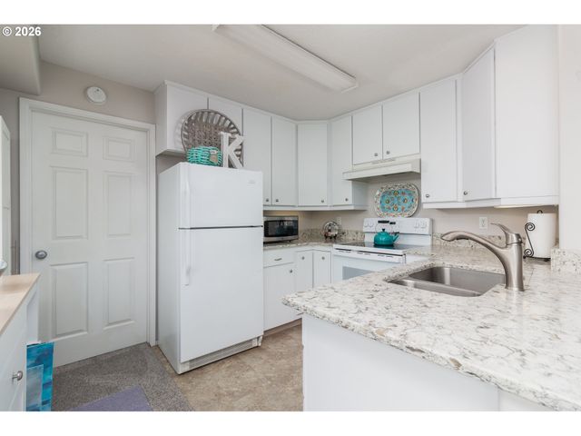 5725 EL MAR Ave, Lincoln City, OR 97367