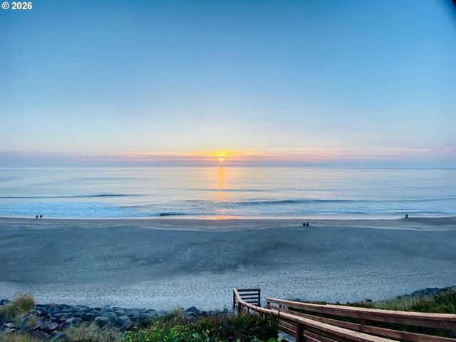 5725 EL MAR Ave, Lincoln City, OR 97367