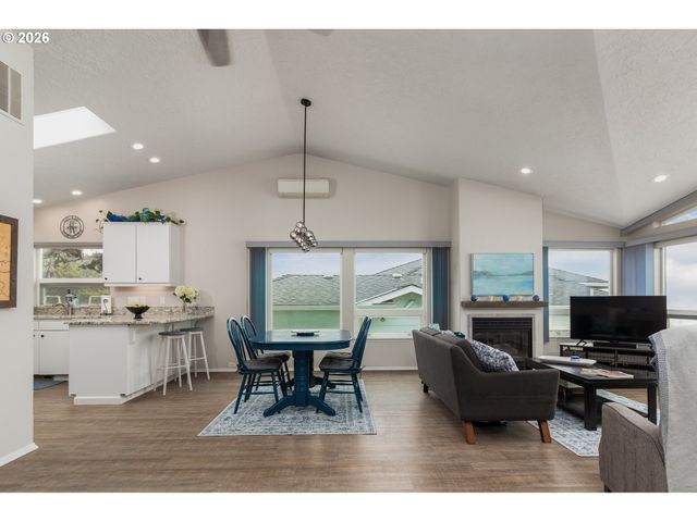 5725 EL MAR Ave, Lincoln City, OR 97367