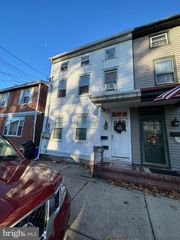 225 WOOD ST #1, Bristol, PA 19007