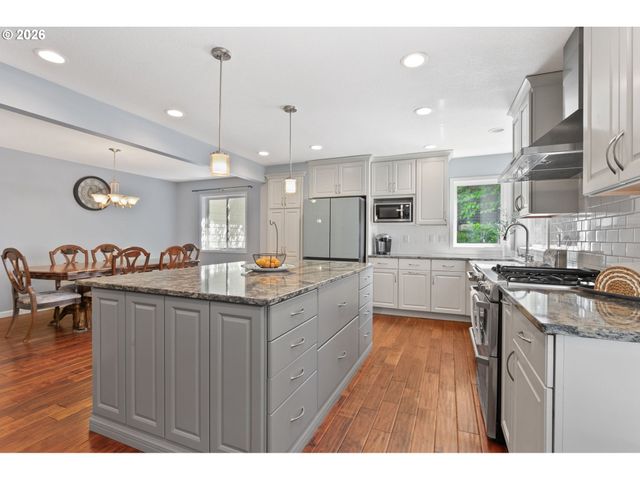 16550 Sw PENINSULA Ct, Beaverton, OR 97006