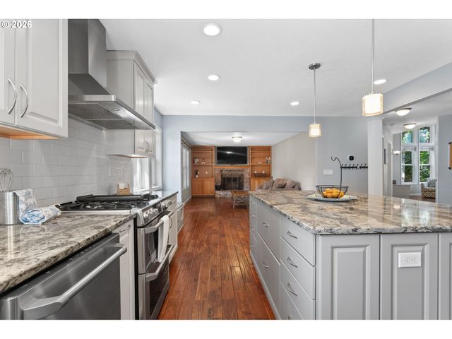 16550 Sw PENINSULA Ct, Beaverton, OR 97006